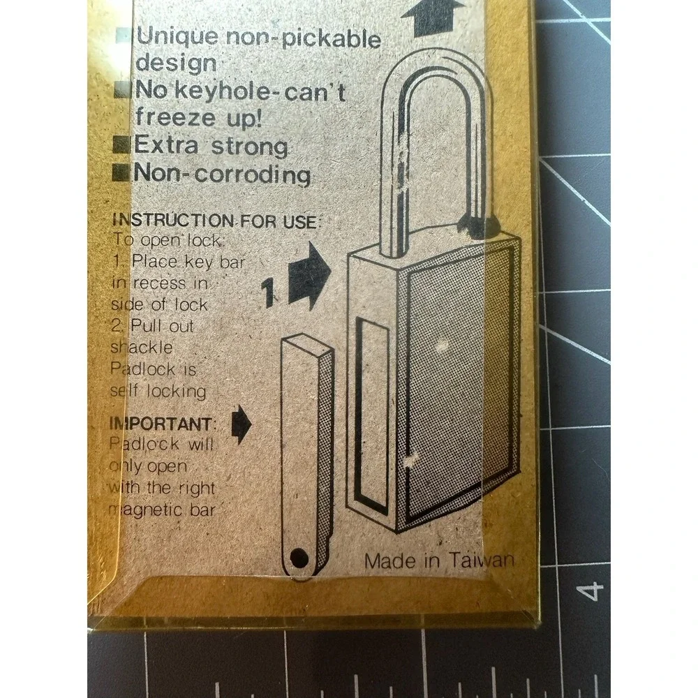 NEW Vintage Genii Magnetic Padlock w/2 Keys Non Pickable No Keyhole 37mm NIB